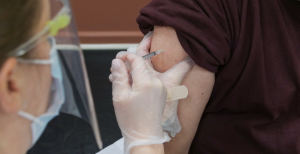 Terceira dose da vacina COVID-19 eficaz para doentes imunocomprometidos com cancros do sangue